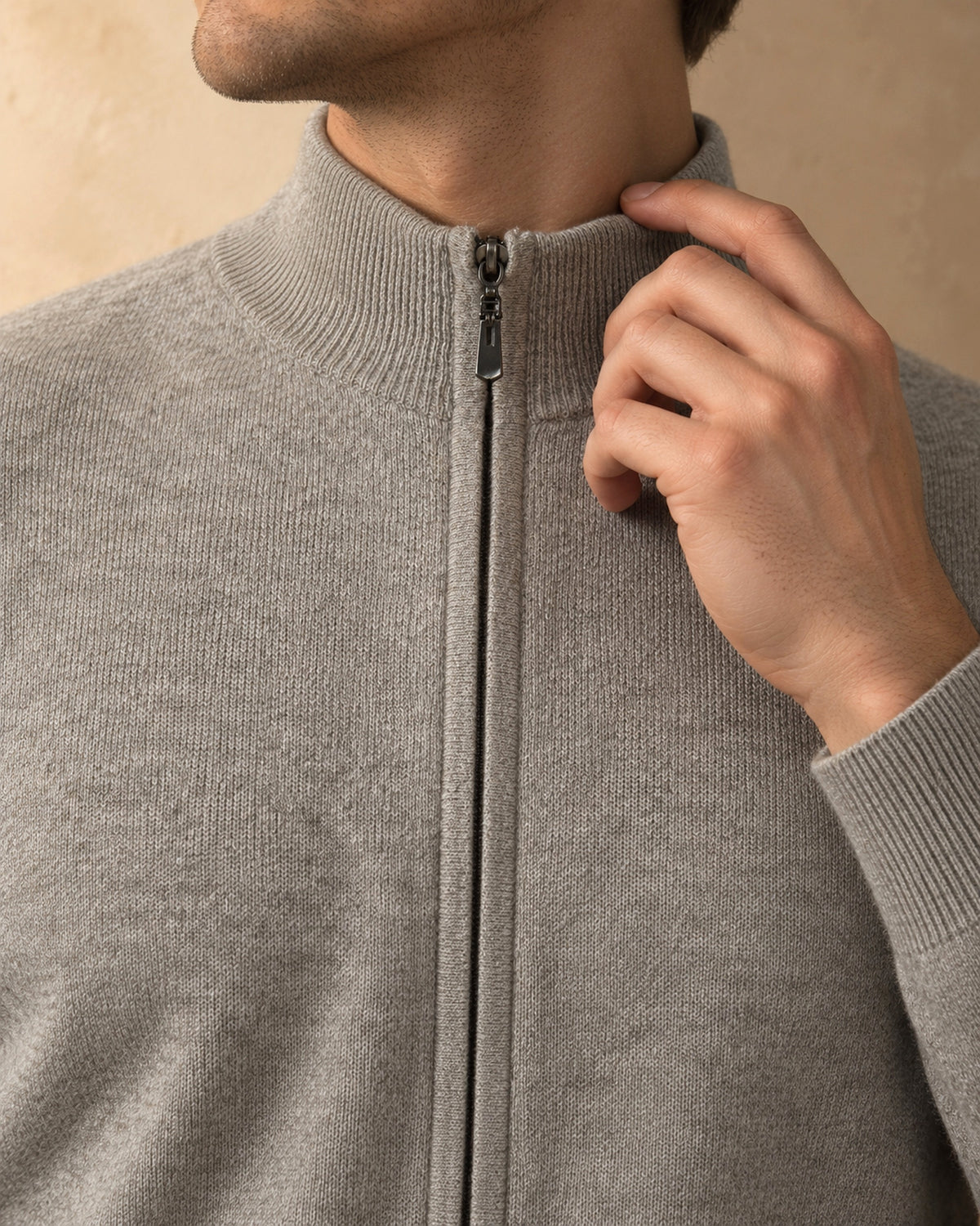 Men's Zip Cardigan in Cashmere, Grey-beige, detail view
