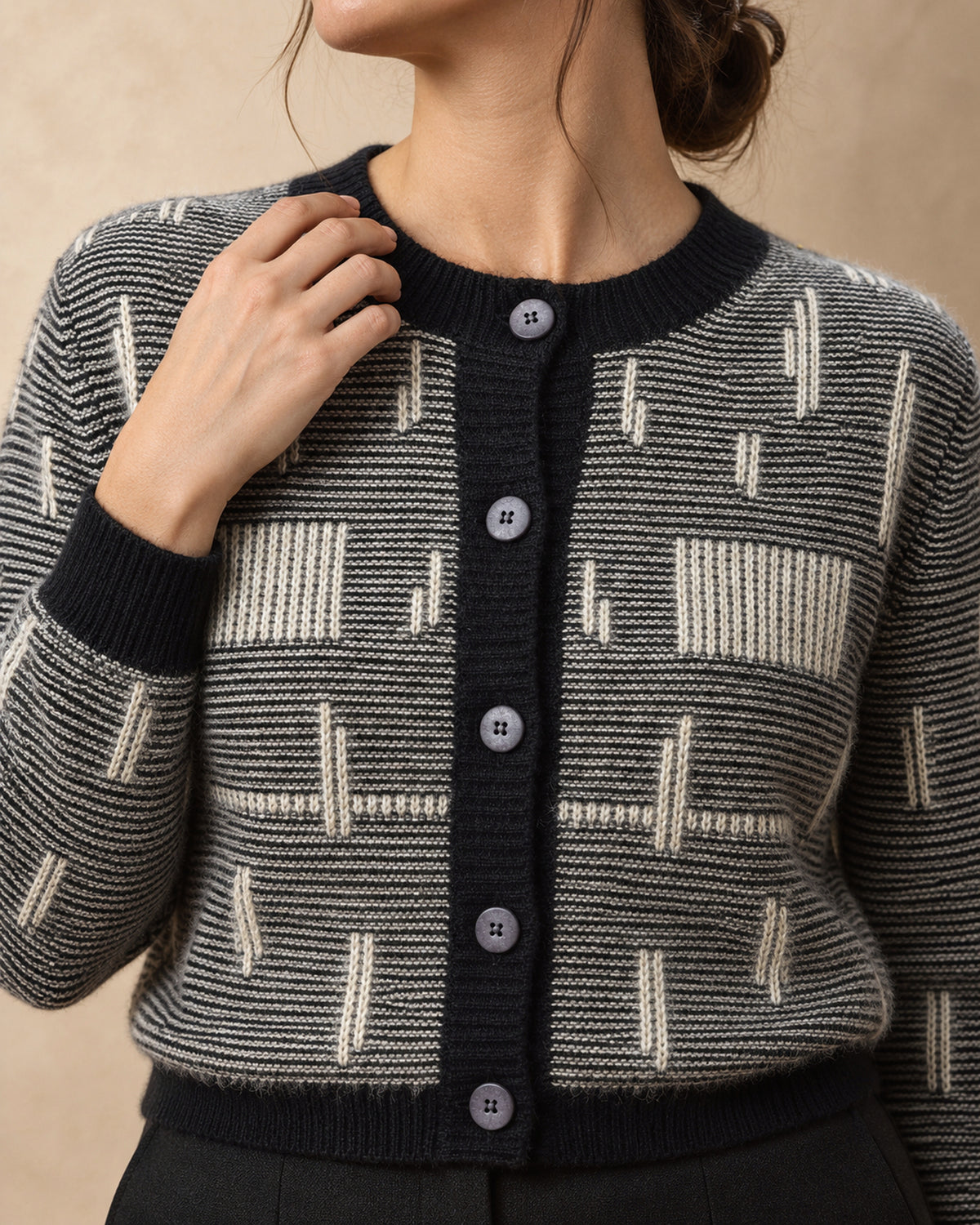Short Patterned Cardigan in Cashmere, Grey, detail view