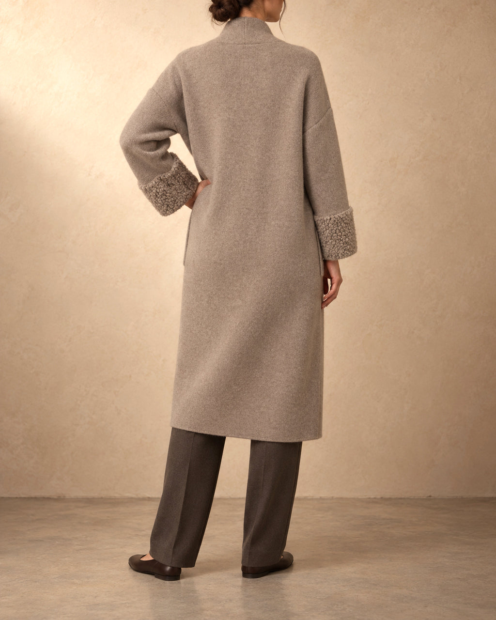 Long Coat with Bouclé Cuffs in Cashmere, Grey-beige, back view