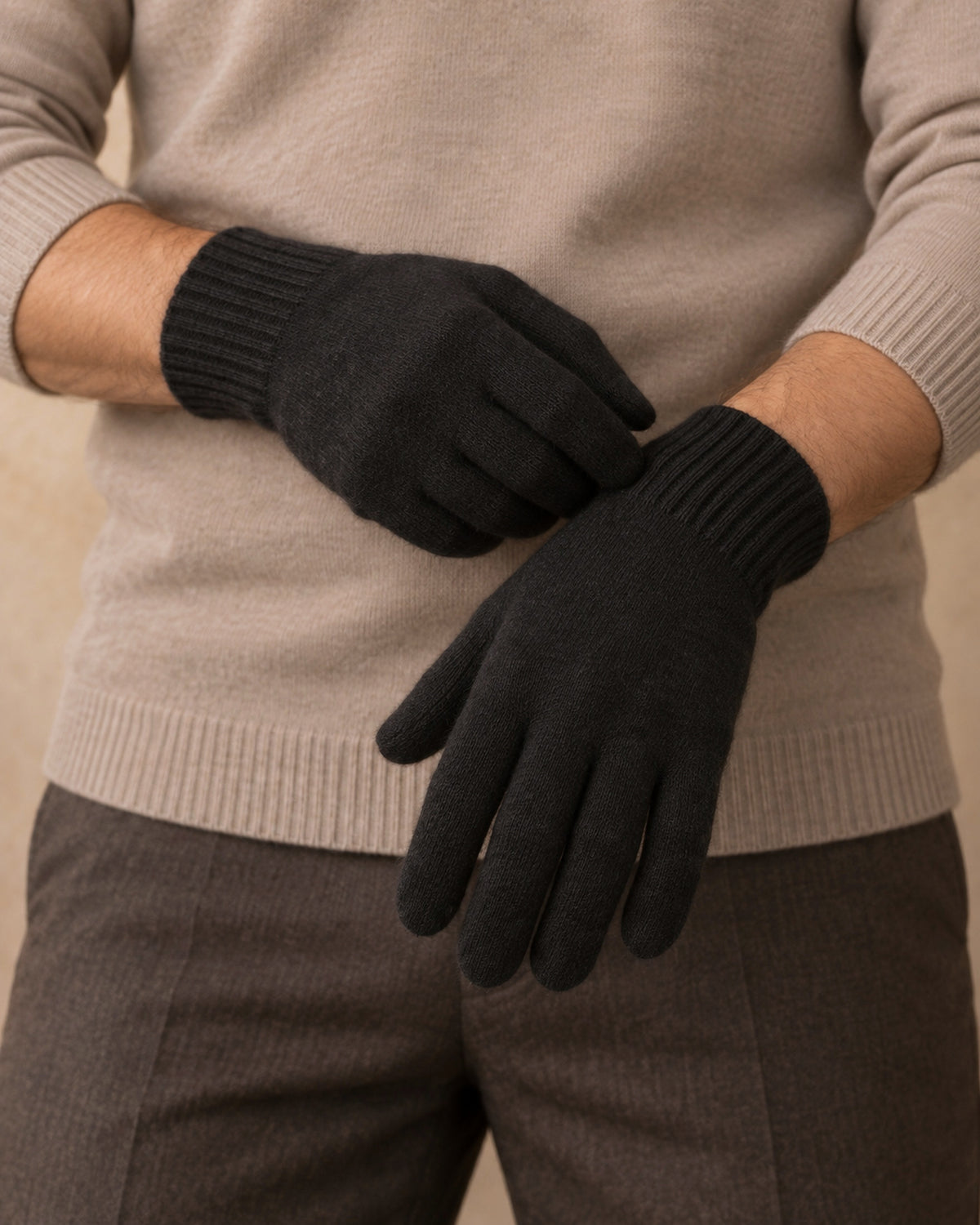 Men's Gloves in Cashmere, Black, front view