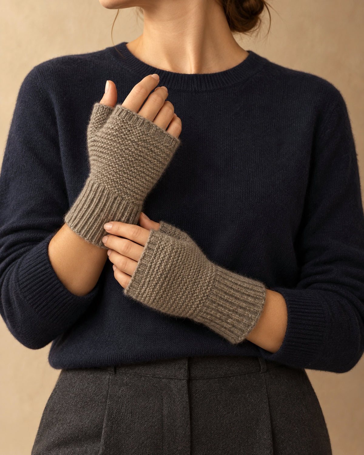 Fingerless Gloves in Cashmere, Grey, front view