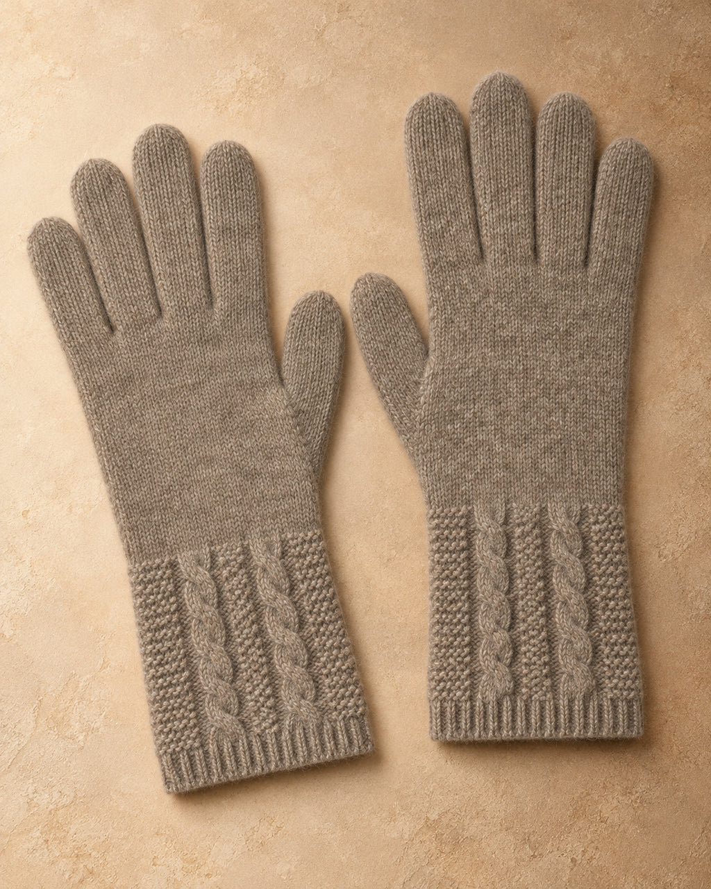 Cable-Cuff Gloves in Cashmere, Grey, flat view