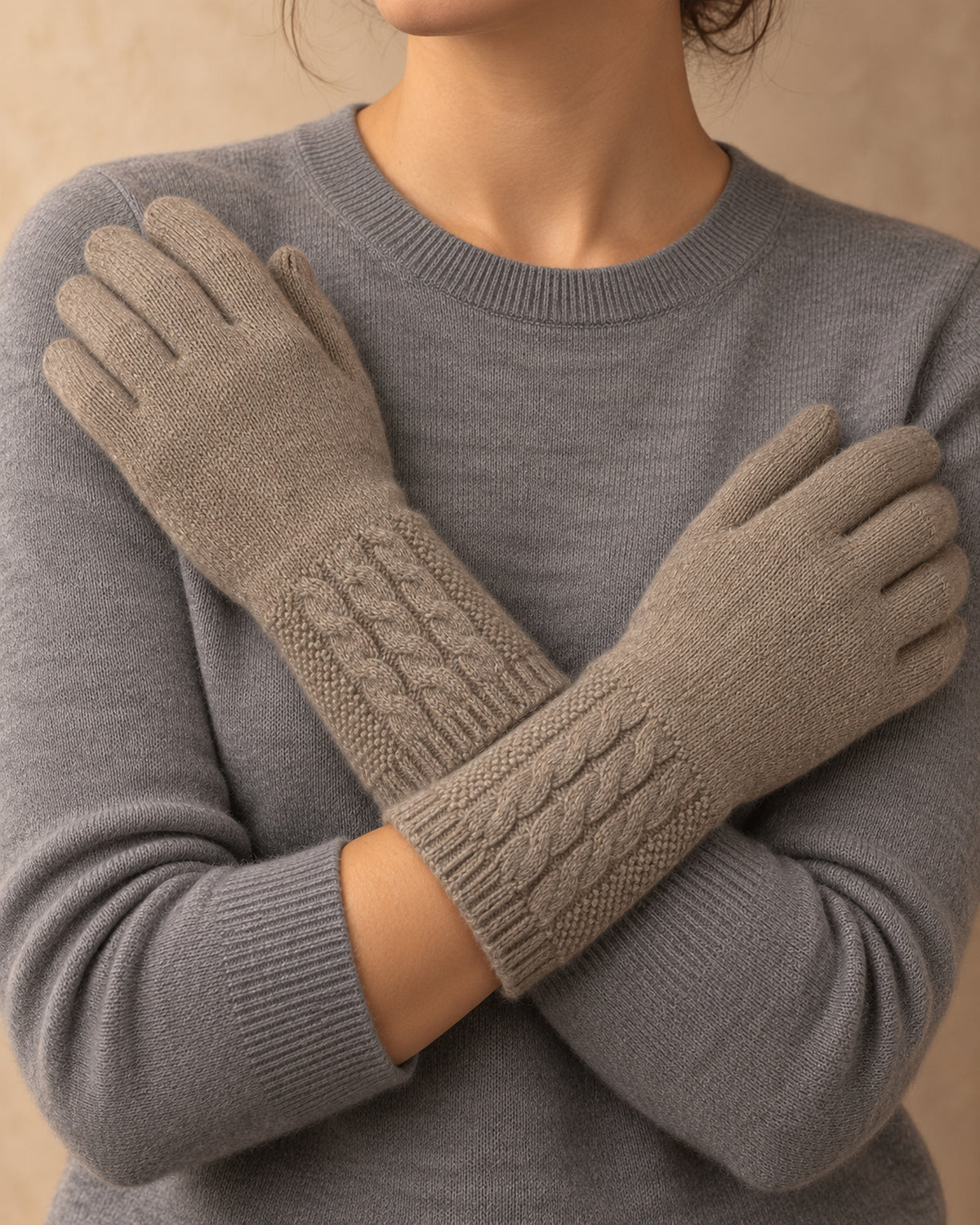 Cable-Cuff Gloves in Cashmere, Grey, front view