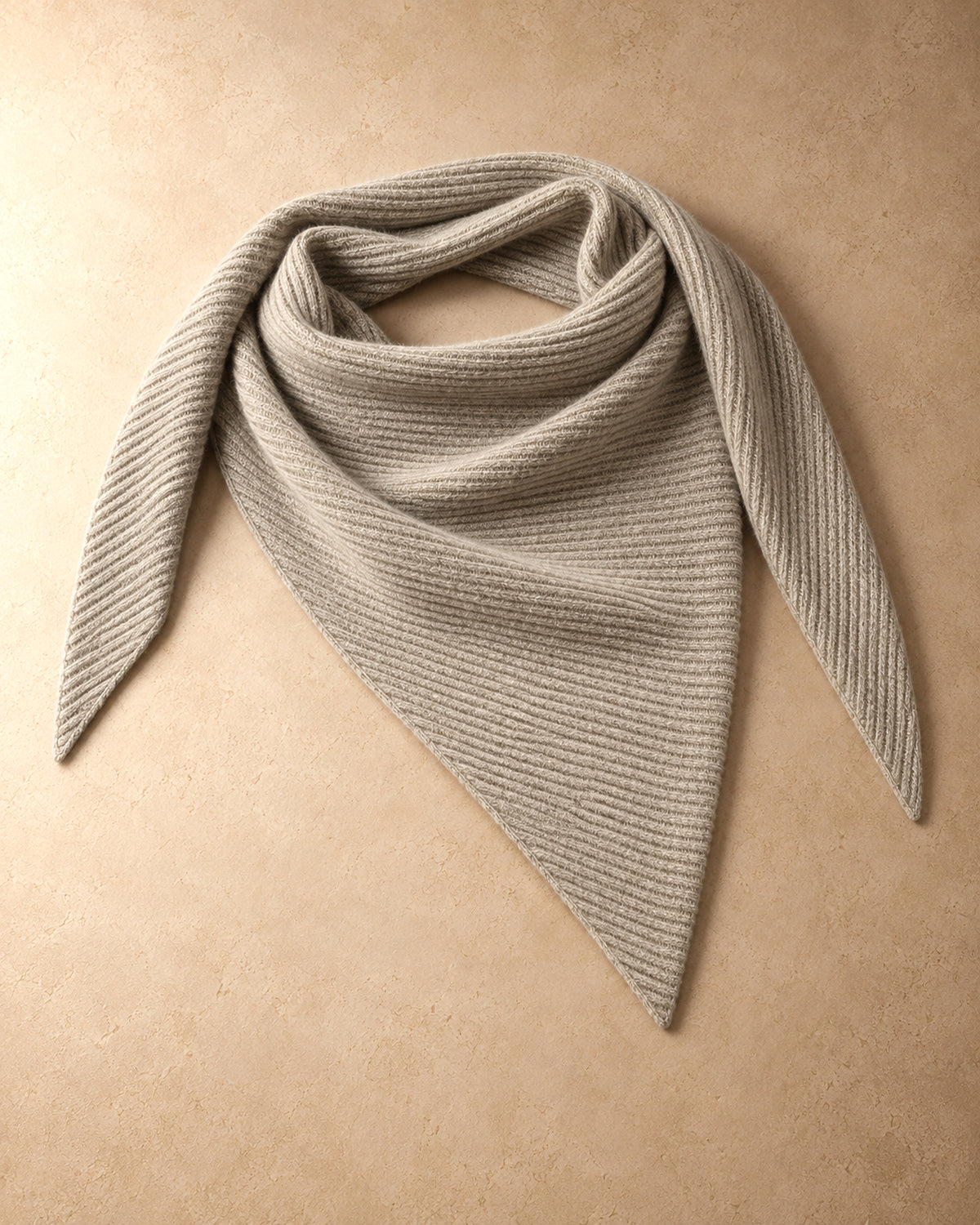 Triangle Scarf in Cashmere, Grey-beige, flat view