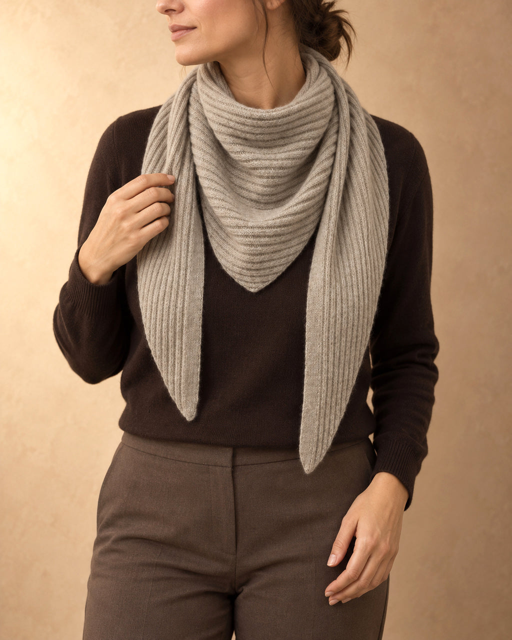 Triangle Scarf in Cashmere, Grey-beige, front view