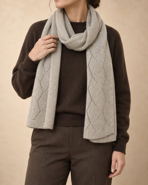 Diamond-End Scarf in Cashmere, Grey, front view