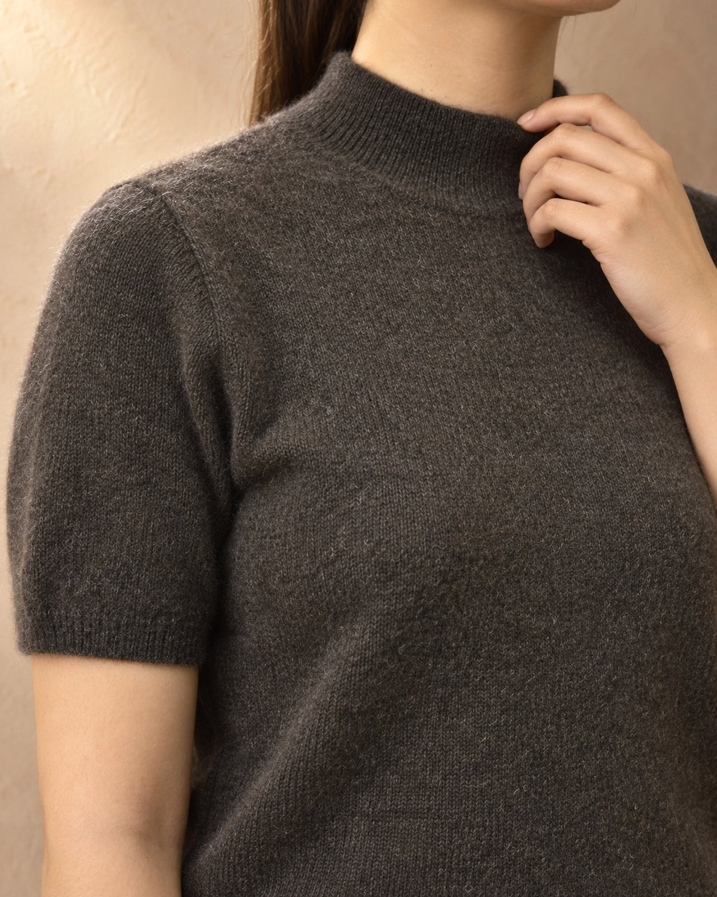 Short-Sleeve Mock-Neck Jumper in Yak Wool, Brown, detail view