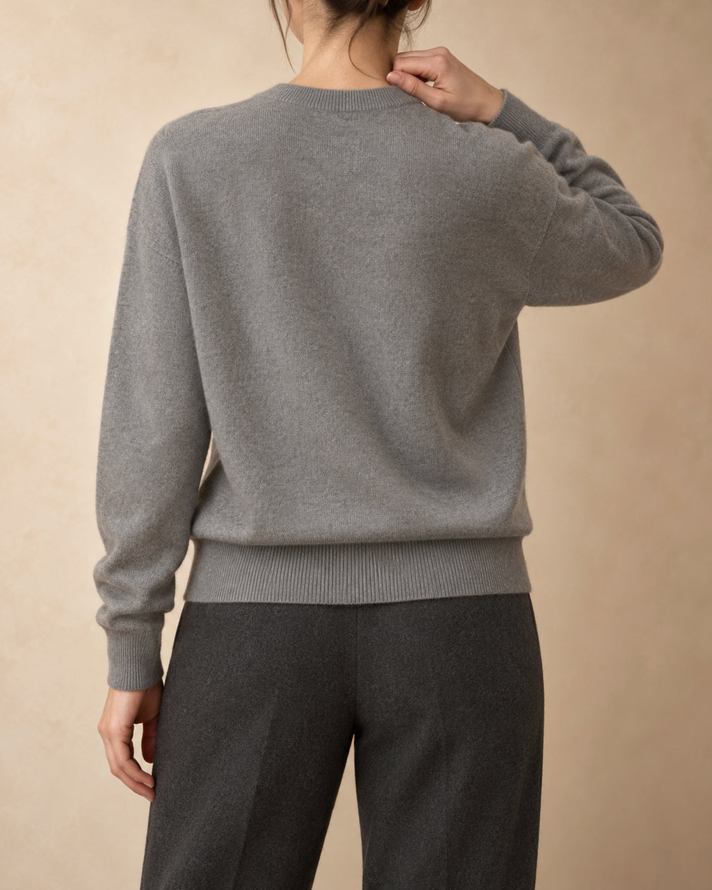 Fine Crew-Neck Pullover in Cashmere, Grey, back view