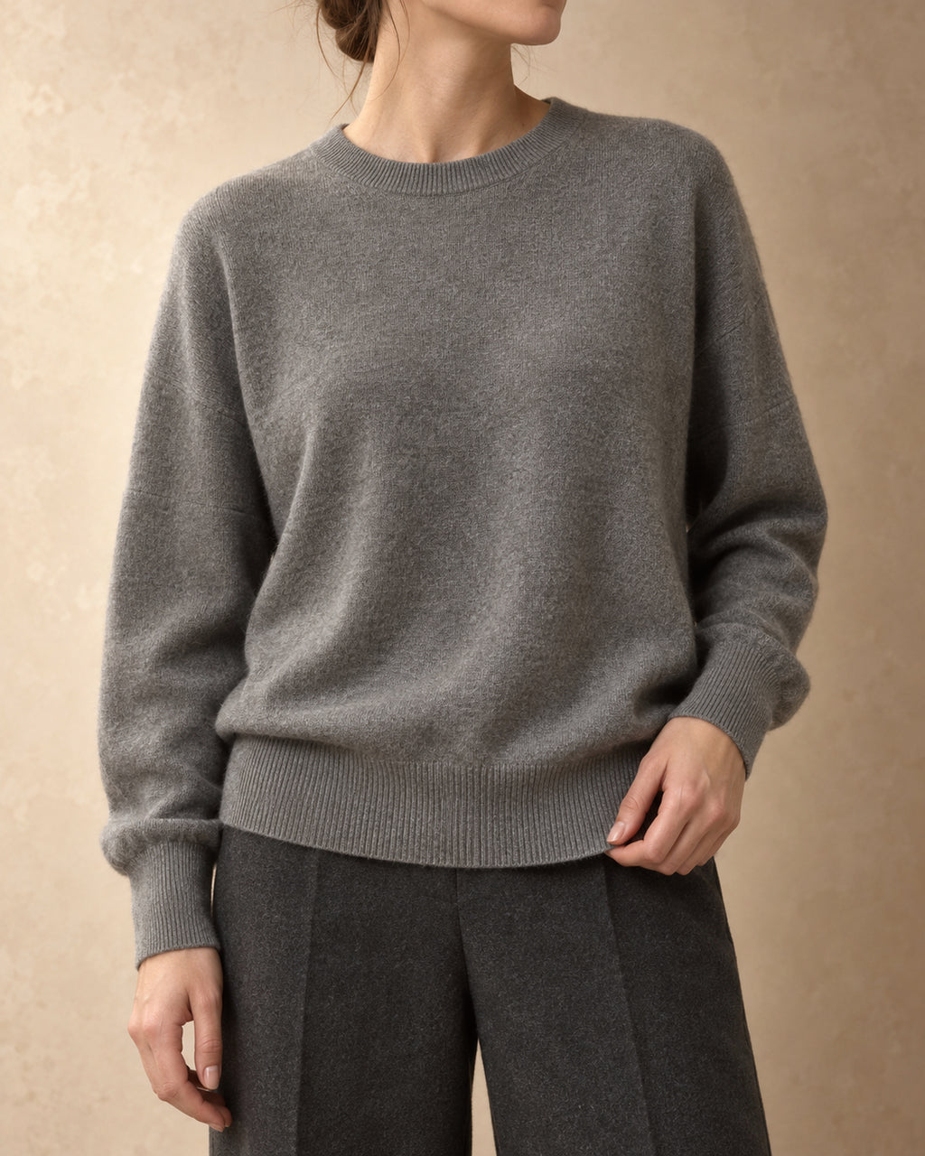 Fine Crew-Neck Pullover in Cashmere, Grey, detail view