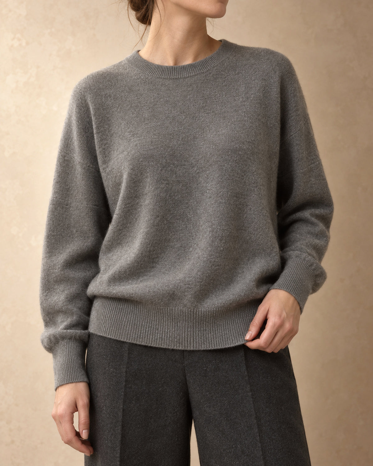 Fine Crew-Neck Pullover in Cashmere, Grey, detail view