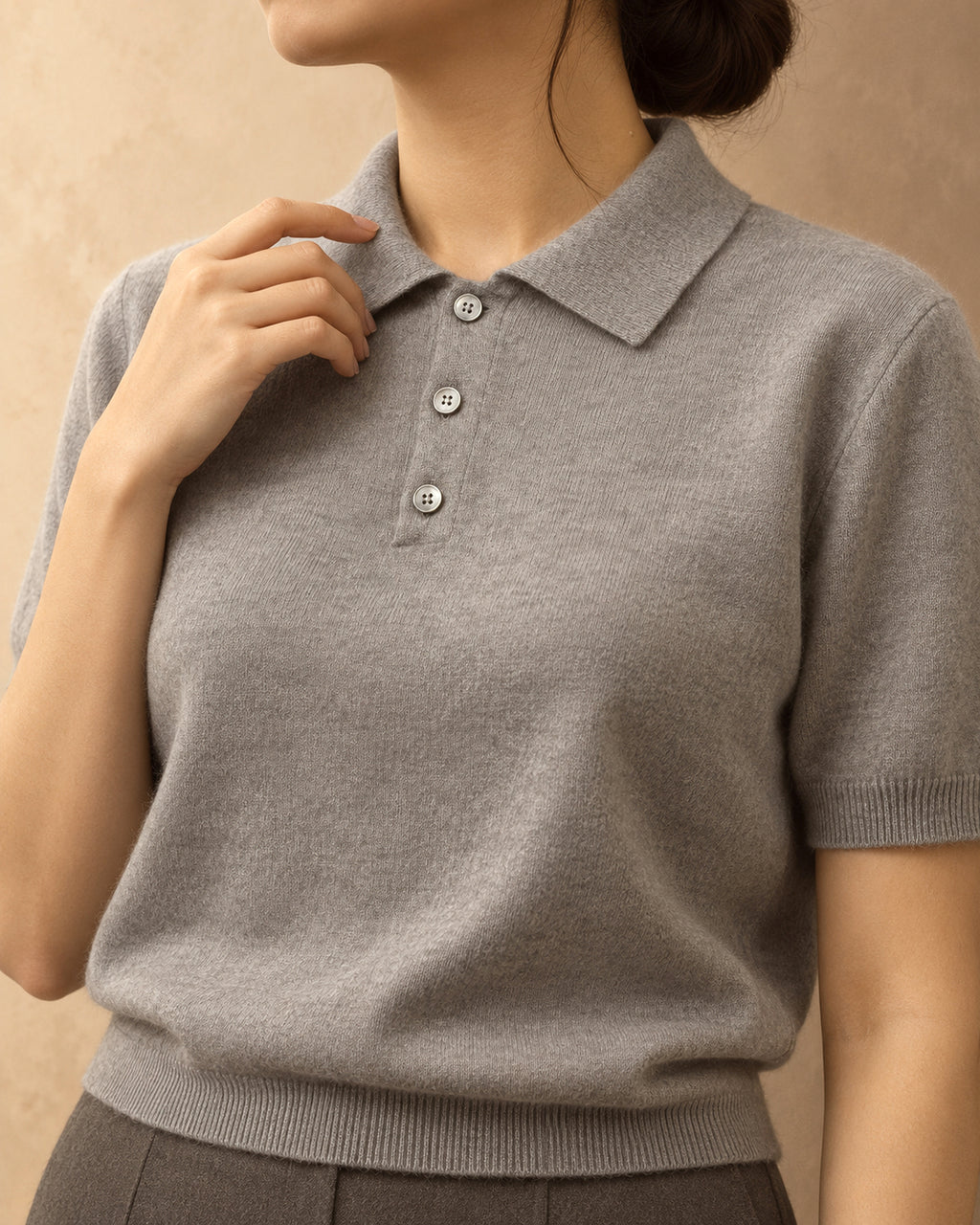 Short-Sleeve Polo Jumper in Cashmere, Grey, detail view