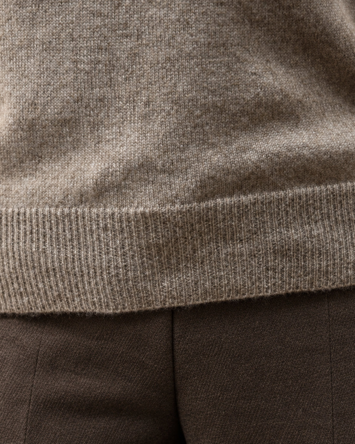 Khovd Cashmere V-Neck Sweater, Beige, detail view