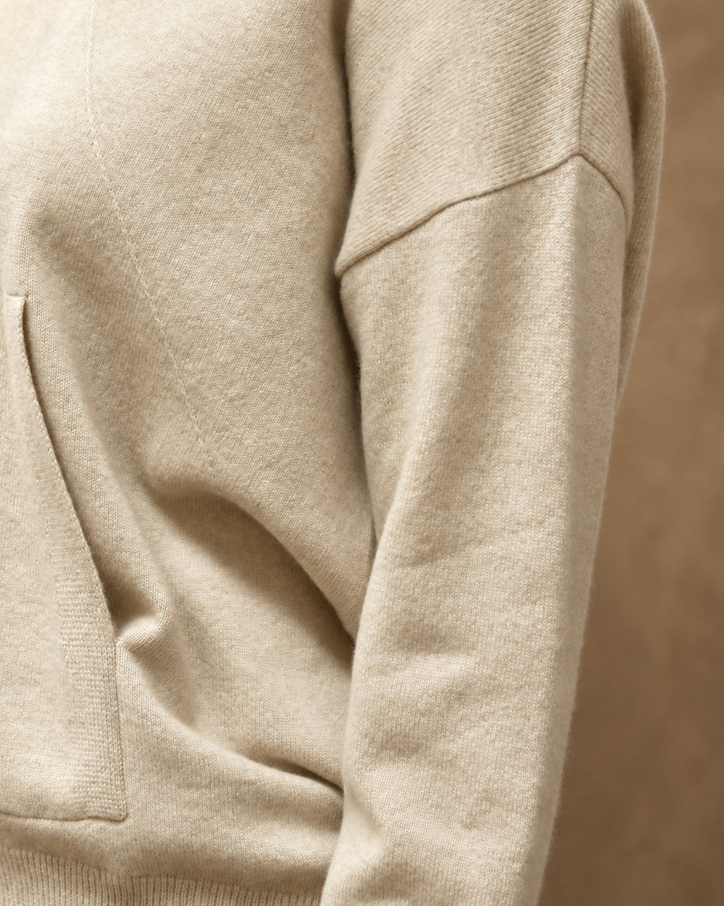 Pullover Hoodie in Cashmere, Beige, detail view