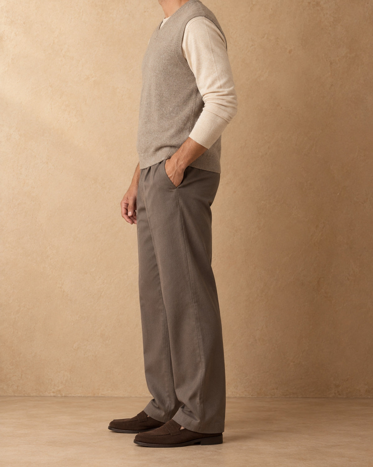 Men's V-Neck Vest in Cashmere, Grey, side view
